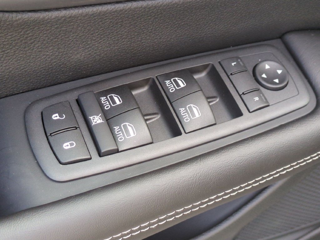New 2027 Chrysler Pacifica Select FWD image 13