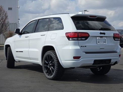 Used 2019 Jeep Grand Cherokee Altitude image 23