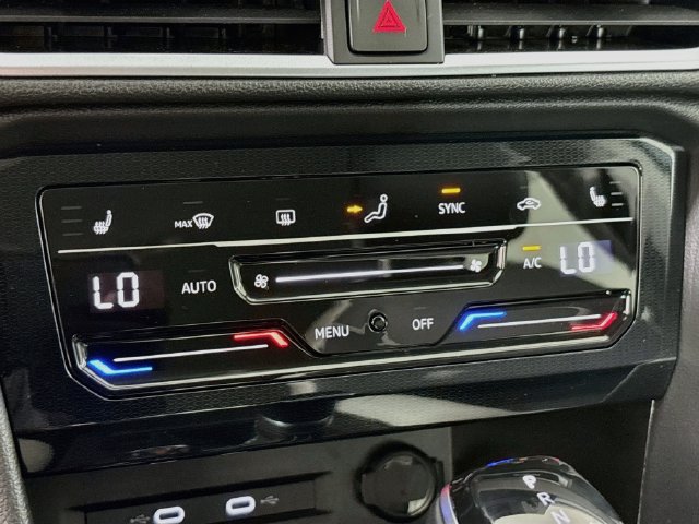 Certified 2025 Volkswagen Taos SE AWD/4WD image 16
