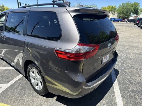 Used 2020 Toyota Sienna LE FWD image 7