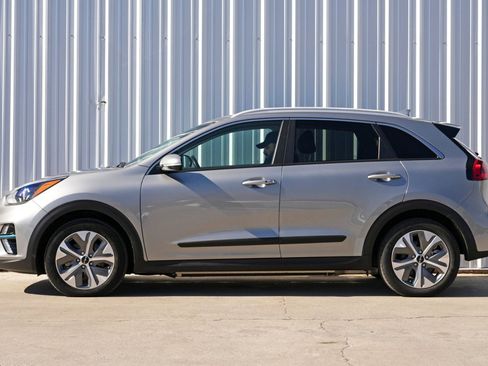 Used 2022 Kia Niro EX w/ Cold Weather Package image 8