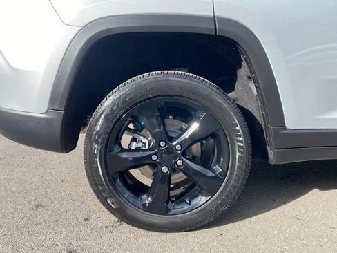 New 2025 Jeep Grand Cherokee Altitude image 17