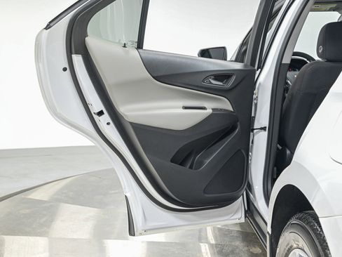 Used 2024 Chevrolet Equinox LS w/ LS Convenience Package image 24