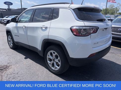 Used 2025 Jeep Compass Latitude AWD/4WD image 3