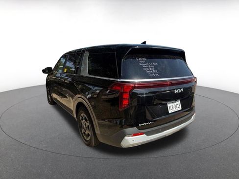 Used 2026 Kia Carnival FWD image 4