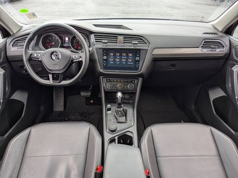 Used 2020 Volkswagen Tiguan SE w/ Panoramic Sunroof Package image 24