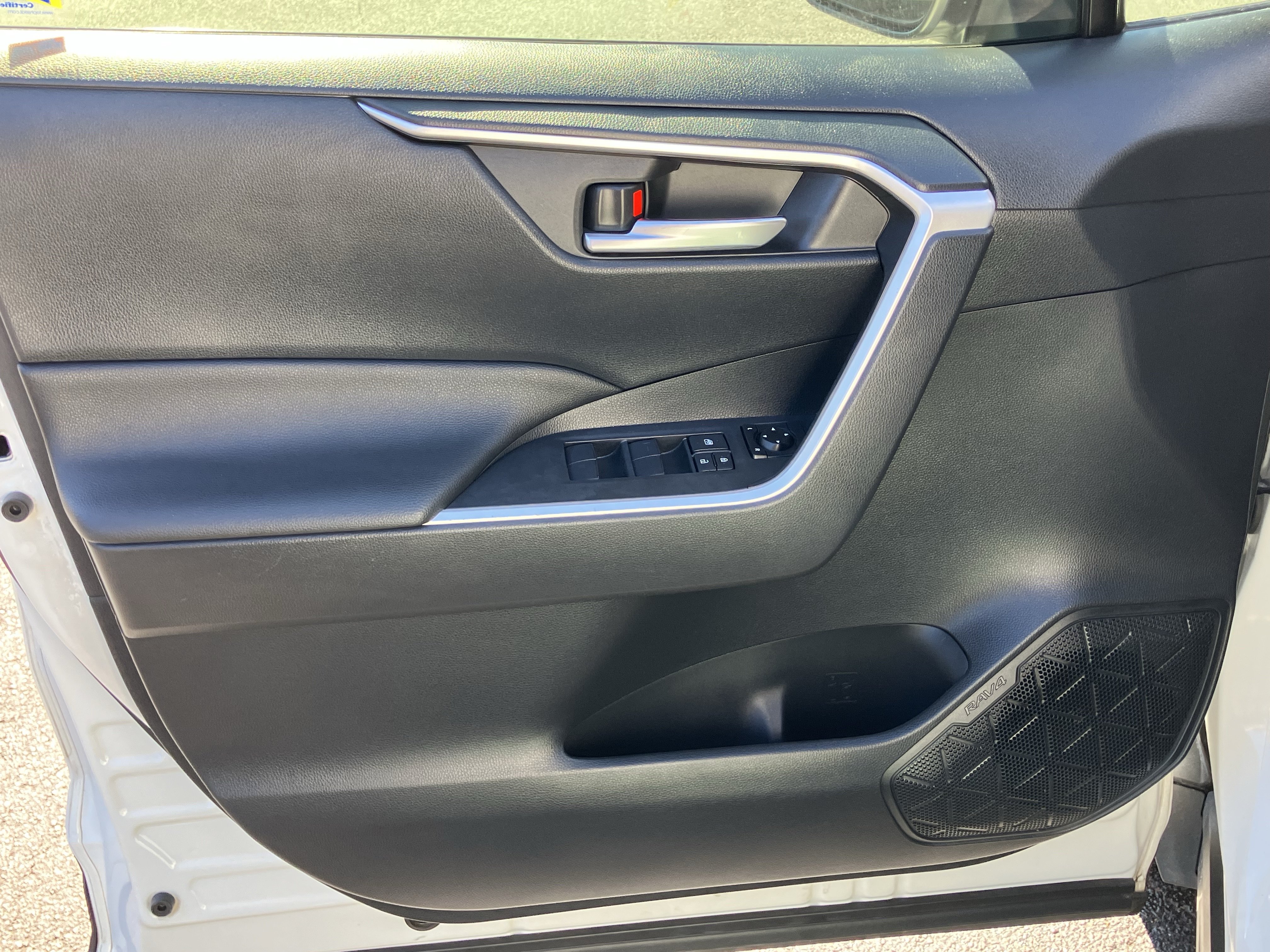 Used 2019 Toyota RAV4 XLE w/ Convenience Package FWD image 14