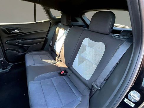 Used 2024 Chevrolet Trax RS w/ Sunroof Package FWD image 18