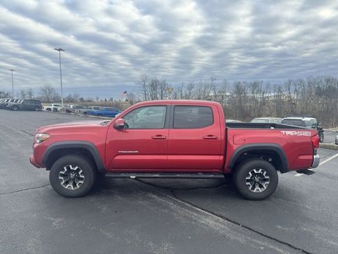 Used 2016 Toyota Tacoma TRD Off-Road image 6