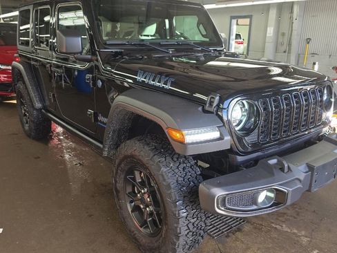 Used 2025 Jeep Wrangler Willys image 3