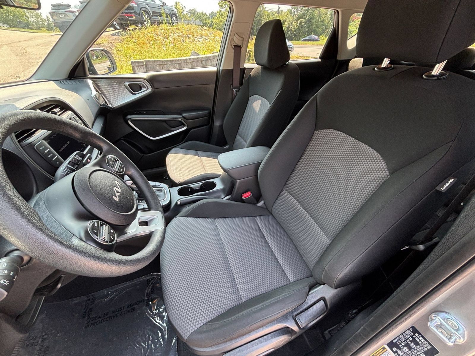 Used 2025 Kia Soul LX w/ LX Technology Package FWD image 32
