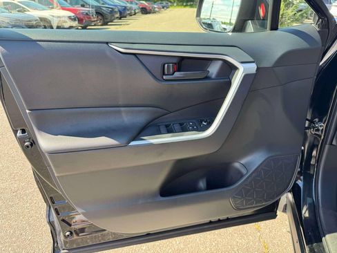Used 2023 Toyota RAV4 LE AWD/4WD image 18