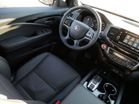 Certified 2026 Honda Ridgeline Black Edition image 9