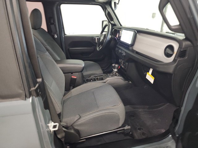 Used 2026 Jeep Wrangler Sport AWD/4WD image 18