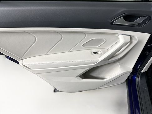 Used 2022 Volkswagen Tiguan SE image 25