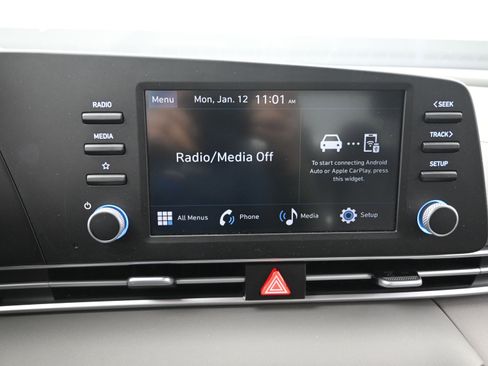 Used 2024 Hyundai Elantra SE image 16