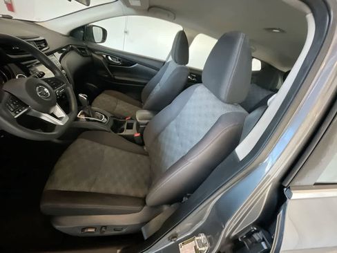 Used 2020 Nissan Rogue Sport SV image 11