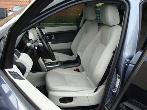 Used 2018 Land Rover Discovery Sport SE image 7