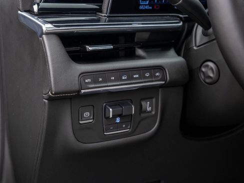 Used 2022 Cadillac Escalade ESV Sport w/ Touring Package image 21