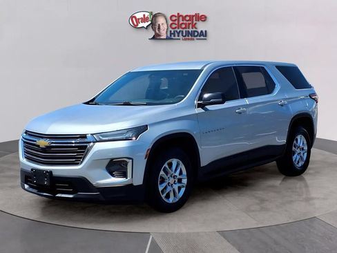 Used 2022 Chevrolet Traverse LS FWD image 1