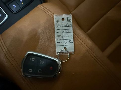 Used 2022 Cadillac XT4 Premium Luxury w/ Enhanced Visibility Package image 39