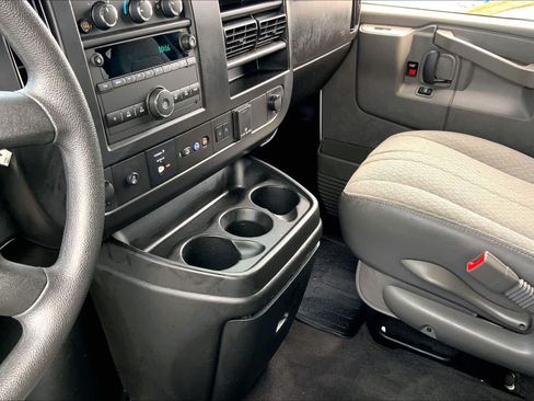 Used 2025 GMC Savana 3500 LT w/ LT Preferred Equipment Group RWD image 16