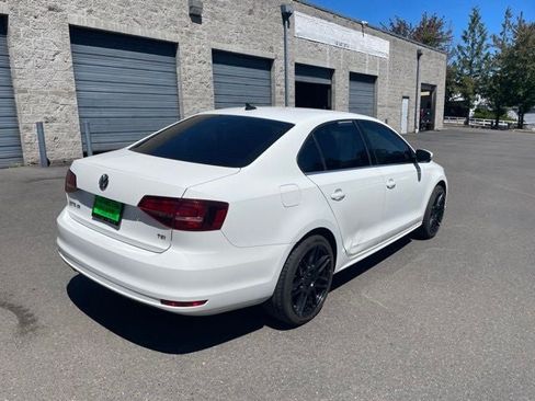 Used 2017 Volkswagen Jetta SE FWD image 6