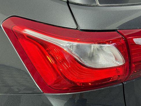 Used 2019 Chevrolet Equinox LT FWD image 34
