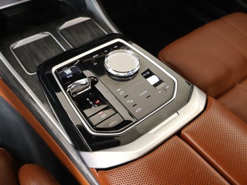 Used 2023 BMW 760i xDrive w/ Luxury Rear Seating Package AWD/4WD image 9