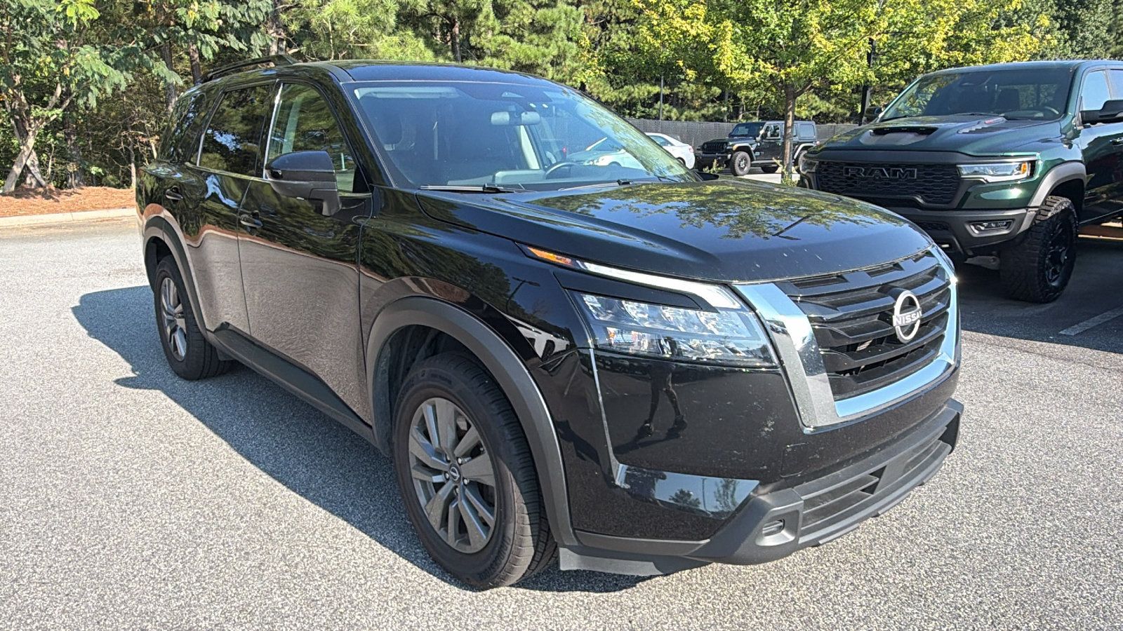 Used 2024 Nissan Pathfinder SV AWD/4WD image 5