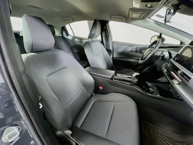 Used 2023 Toyota Prius LE AWD/4WD image 28