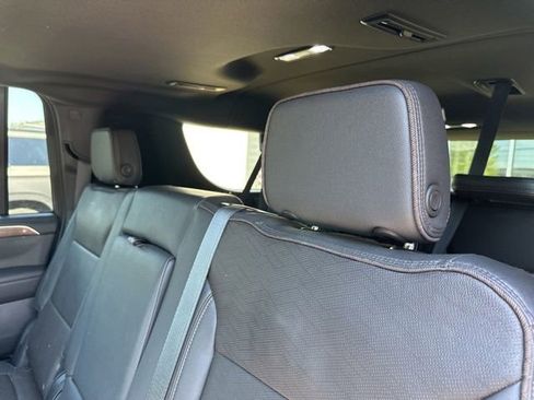 Used 2023 Chevrolet Suburban High Country w/ Premium Package 2 AWD/4WD image 11