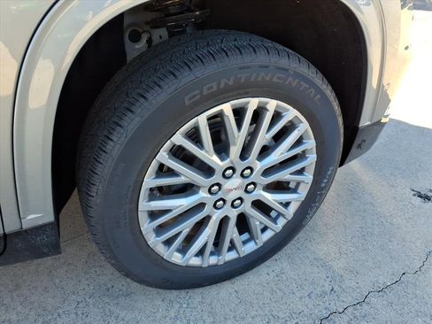 New 2026 GMC Acadia Denali w/ Super Cruise Package image 9