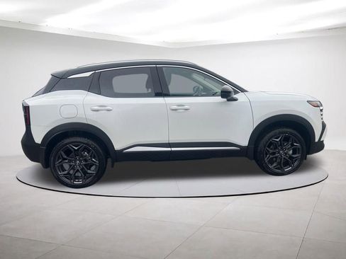 New 2026 Nissan Kicks SR w/ Cold Weather Package AWD/4WD image 6