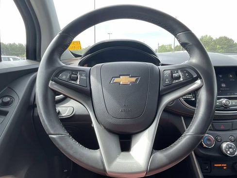 Used 2021 Chevrolet Trax LT w/ LT Convenience Package image 24