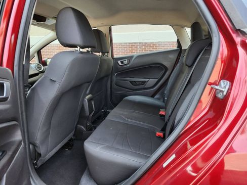 Used 2014 Ford Fiesta SE w/ Comfort Package FWD image 5