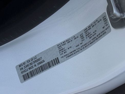 Used 2025 Chrysler Pacifica Select image 31