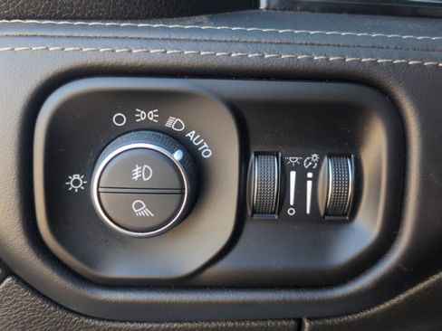 Used 2022 RAM 1500 Limited AWD/4WD image 11