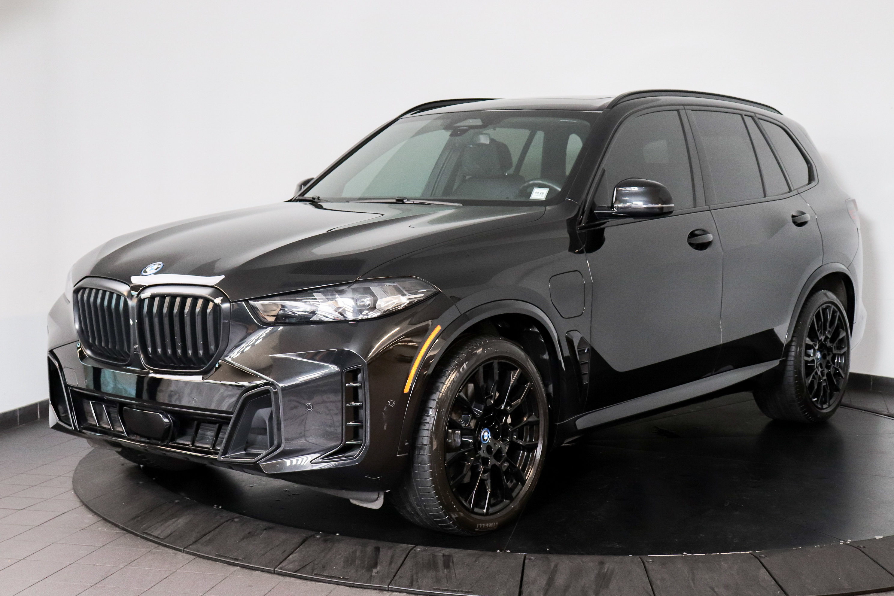 Used 2024 BMW X5 xDrive50e w/ M Sport Package AWD/4WD image 1