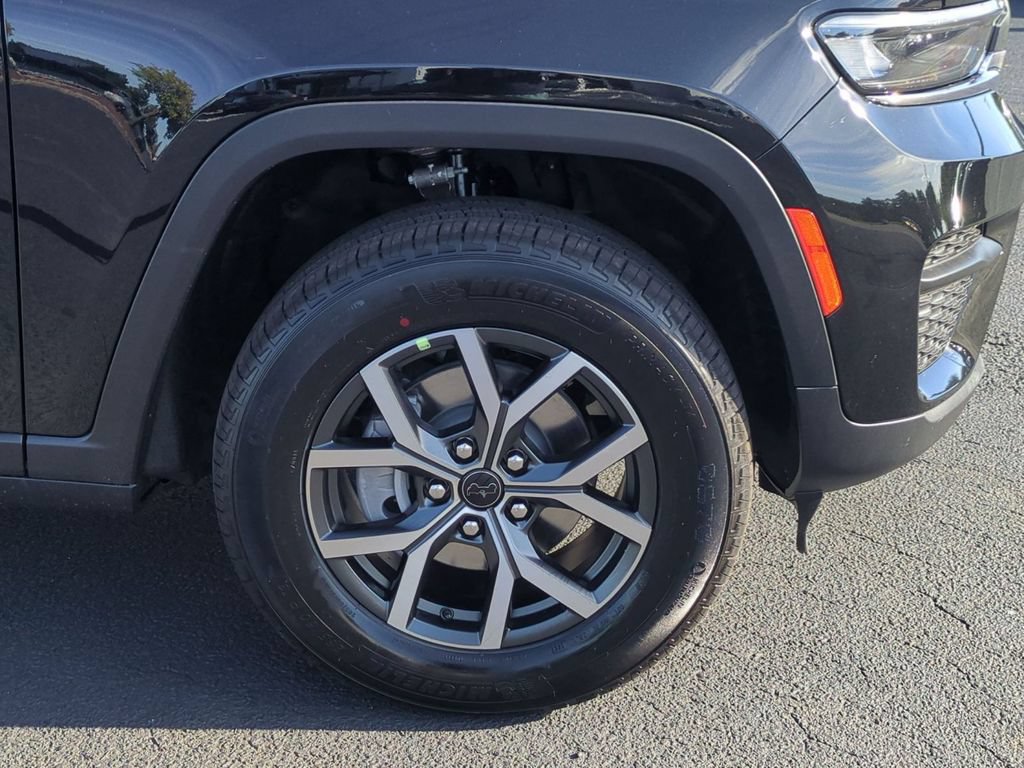 New 2027 Jeep Grand Cherokee Laredo X RWD image 11