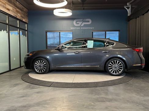 Used 2018 Kia Cadenza Premium w/ Luxury Package FWD image 6