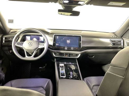 Certified 2025 Volkswagen Atlas Cross Sport SE image 12