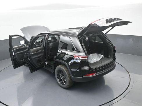 New 2026 Jeep Grand Cherokee Altitude image 50