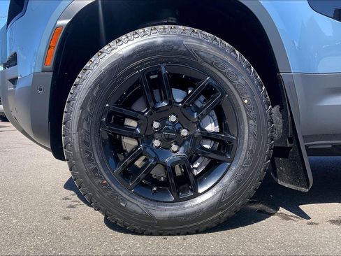 New 2026 Land Rover Defender 110 S image 11