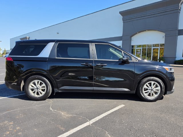 Used 2022 Kia Carnival LX FWD image 4