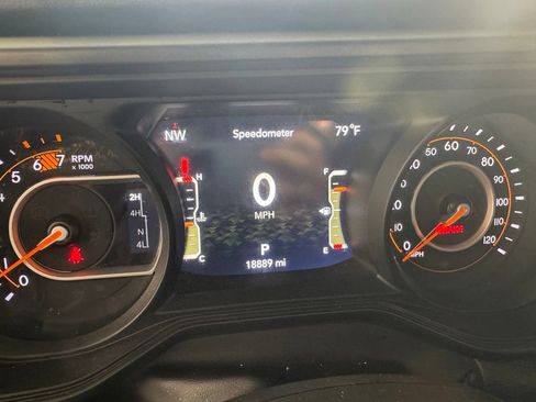 Used 2024 Jeep Wrangler Unlimited Sahara w/ Technology Group AWD/4WD image 4
