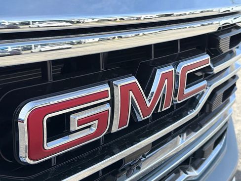 New 2026 GMC Sierra 1500 SLT image 9