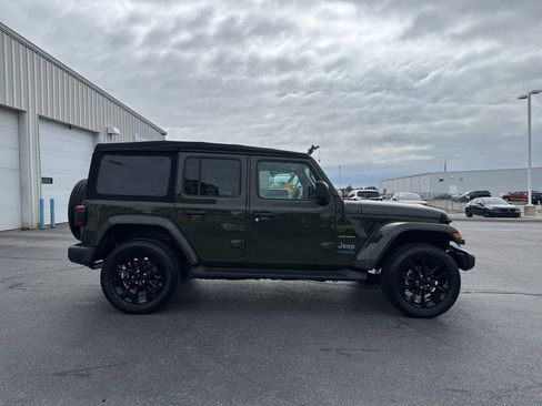 Used 2022 Jeep Wrangler Unlimited Sahara w/ Cold Weather Group AWD/4WD image 8
