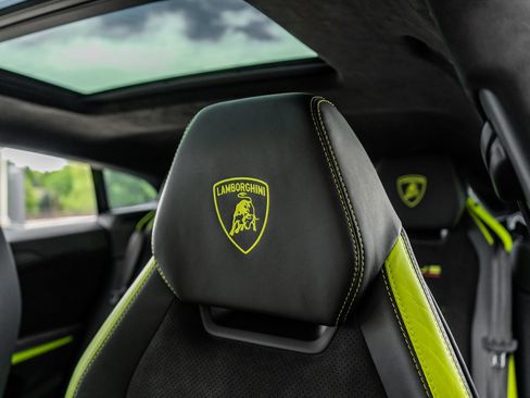 Used 2022 Lamborghini Urus AWD/4WD image 27