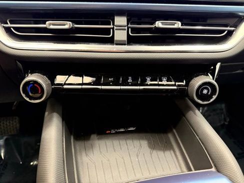 New 2026 Chevrolet Equinox EV LT image 36